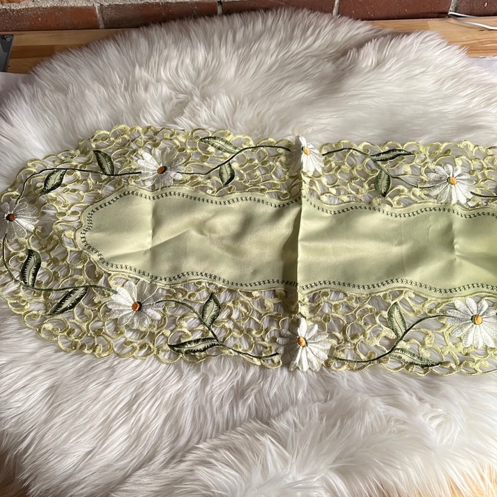 POLAND | Spring Table Runner Doily